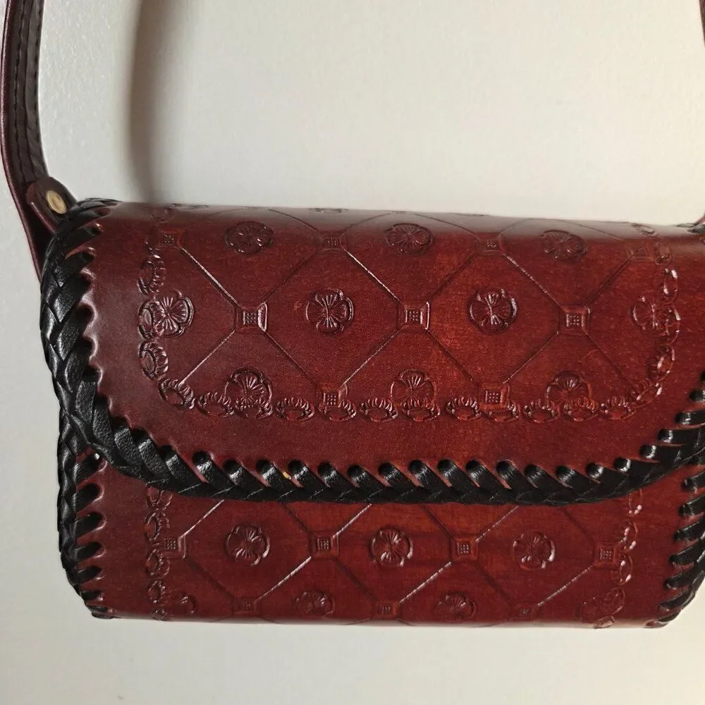 EUC VINTAGE GENUINE LEATHER SMALL TOOLED CROSSBODY BAG